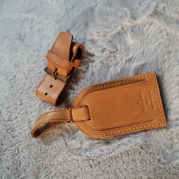 Louis Vuitton luggage tag  🧳 - Picture 1 of 3